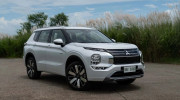 Ảnh thực tế Mitsubishi Outlander PHEV 2026 tại Đông Nam Á: SUV cỡ C mạnh 302 mã lực, chạy 100 km không tốn xăng
