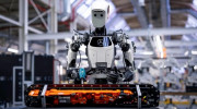 Mercedes-Benz đưa robot vào quá trình vận hành, sản xuất ô tô