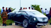 Rolls-Royce Spectre bị lật nghiêng, vỡ nát đầu trên cao tốc