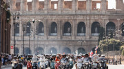 25.000 xe Vespa từ 67 quốc gia hội tụ tại Rome trong lễ kỷ niệm 80 năm thương hiệu