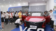Xuất hiện tại các đại lý, VF 8 thế hệ mới đã khiến tín đồ xe điện cả nước “sốt xình xịch”