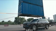 Mang container 16 tấn đè lên nóc, Epicland X9 thử thách giới hạn kết cấu thân xe