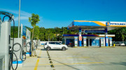 Khai trương dịch vụ sạc xe điện của VinFast tại 10 cửa hàng xăng dầu Petrolimex đầu tiên