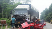 Xe con tông xe tải, 4 người trong gia đình gặp nạn trên đường đi du lịch