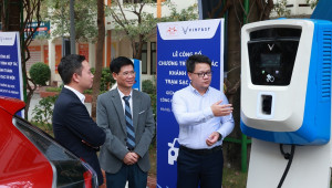 Trường Đại học công lập đầu tiên tại Hà Nội lắp đặt trạm sạc ô tô điện