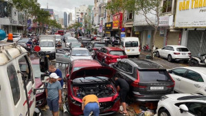 [VIDEO] Đà Nẵng: Hàng loạt xe cộ chết máy nằm la liệt sau một đêm chìm trong biển nước