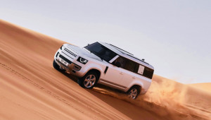 Land Rover Defender 130 mới chốt giá từ 5,78 - 7,64 tỷ đồng tại Việt Nam
