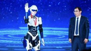 Hãng xe Trung Quốc trình làng robot bán hàng hình người: Tham vọng thay thế nhân viên tại đại lý