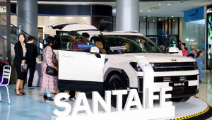 Hyundai Santa Fe hybrid nhận cọc tại Việt Nam