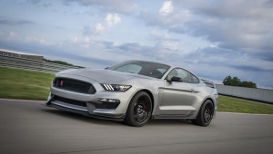 Ford Mustang Shelby GT350R 2020 sở hữu nhiều nâng cấp cơ khí của GT500