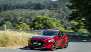 Mazda3 SkyActiv-X 2020 ra mắt thị trường Anh với giá từ 685 triệu VNĐ