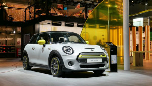 Mẫu hatchback điện Mini Cooper SE mới tỏa sáng tại Frankfurt 2019