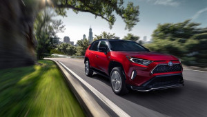 Toyota RAV4 Prime chốt giá từ 888 triệu VNĐ, nhanh và thân thiện với môi trường hơn cả ước tính