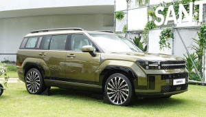 Hyundai Santa Fe 2024 có giá quy đổi từ 635 triệu VNĐ, đắt hơn đối thủ Kia Sorento