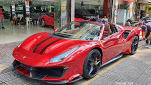 Cận cảnh Ferrari 488 Pista Spider thứ hai tại Việt Nam: Đến ốp điều hoà cũng bằng sợi carbon