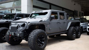Lô Jeep Gladiator 6x6 bất ngờ có tại Campuchia: 
