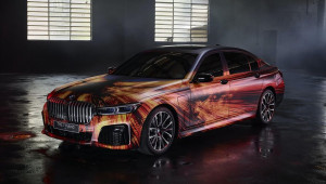 Gặp gỡ BMW 745Le M Sport 2020 trong lớp áo đầy nghệ thuật