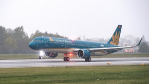 Tiếp viên trưởng bị tạm giữ nghi do buôn hàng lậu: Vietnam Airlines nói gì?