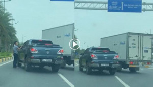 Truy “nóng” 2 chiếc xe ô tô chèn ép nhau trên đường Võ Nguyên Giáp