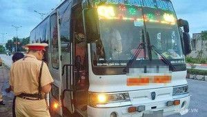 Xe khách chở 3 ca bệnh nhiễm Covid-19 vào Điện Biên bị tước phù hiệu, phạt tiền