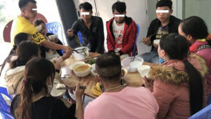 Tình huống bất ngờ đói với nhóm thanh niên đi xe máy vào đường cao tốc