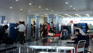 Gây rối, kích động trên máy bay bị cấm bay 12 tháng