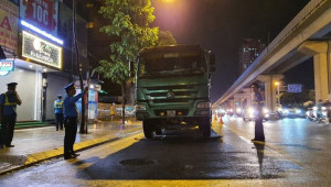 Phạt 30 triệu đồng xe tải dán logo 