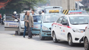 Kiến nghị cho xe buýt, taxi Hà Nội hoạt động trở lại