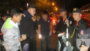 [ẢNH] Cảnh sát 141 xử lý nghiêm các trường hợp vi phạm trong 'đêm Halloween'