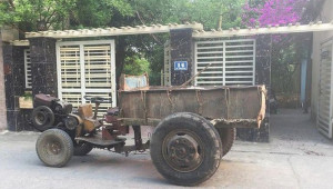 Bất ngờ lao ra đường, bé 4 tuổi bị xe công nông cán tử vong