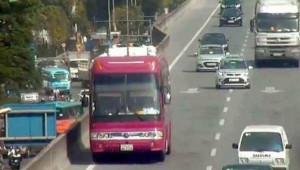 Lái xe đi ngược chiều - kéo người khác về với 