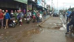 Xe máy tạt đầu ô tô: Ngọn nguồn của những vụ tai nạn thương tâm