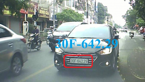 Lái xe ô tô lấn hoàn toàn sang làn đối diện, còn 