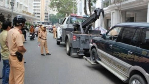 Lực lượng CSGT được tạm giữ phương tiện và cẩu ô tô đỗ sai quy định trong trường hợp nào?