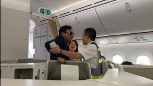 Tổng giám đốc ngồi ghế thương gia bị từ chối bay vì nghi có hành vi sàm sỡ khách nữ