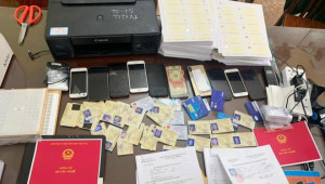 Chi 1,3 triệu đồng làm bằng lái xe giả, đi máy bay bị phát hiện