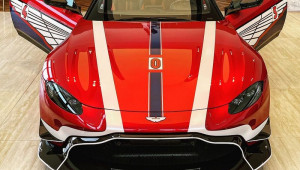 Doanh nhân Phạm Trần Nhật Minh tậu Aston Martin V8 Vantage màu độc nhất Việt Nam, giá gần 15 tỷ đồng