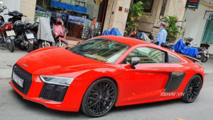 Sài Gòn: Siêu xe Audi R8 V10 Plus đỏ rực giữa phố, không thể không ngoái nhìn
