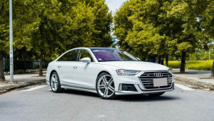 Audi S8 rao bán 1 năm không ai mua, showroom giảm giá xuống còn từ 8 tỷ đồng