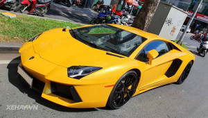 Siêu phẩm Lamborghini Aventador đầu tiên tại Việt Nam khoe dáng dưới nắng Sài Thành