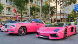 Sài Gòn: Lamborghini Aventador và Rolls-Royce Ghost khuấy động cả con đường với tông hồng rực rỡ