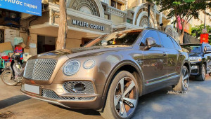 Bắt gặp Bentley Bentayga First Edition khoe dáng dưới nắng hoàng hôn Sài Thành