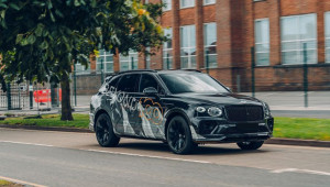 Lớp ngụy trang không thể nào che giấu vẻ đẹp đẳng cấp của Bentley Bentayga Speed 2021