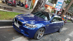 Dạo phố buổi chiều thu và tình cờ bắt gặp BMW M5 “hàng hiếm”