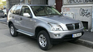 Đeo huy hiệu BMW cũng không khiến chiếc xe này trở thành một X5 thực sự