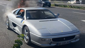 [VIDEO] Ferrari F355 bất ngờ bốc cháy khi khách hàng lái thử