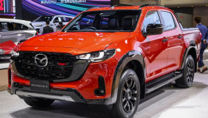 Ngắm Mazda BT-50 facelift tại BIMS 2025: Thiết kế mới thể thao hơn, giá từ 570 triệu VNĐ