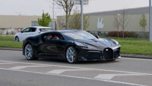 Lần đầu bắt gặp siêu phẩm Bugatti La Voiture Noire giá gần 430 tỷ VNĐ lăn bánh trên đường