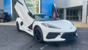 Chevrolet Corvette C8 cửa cắt kéo sẽ được bán bởi đại lý chính hãng