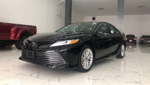 Toyota Camry có giá ngang Lexus ES tại Việt Nam: Chuyện tưởng như đùa
